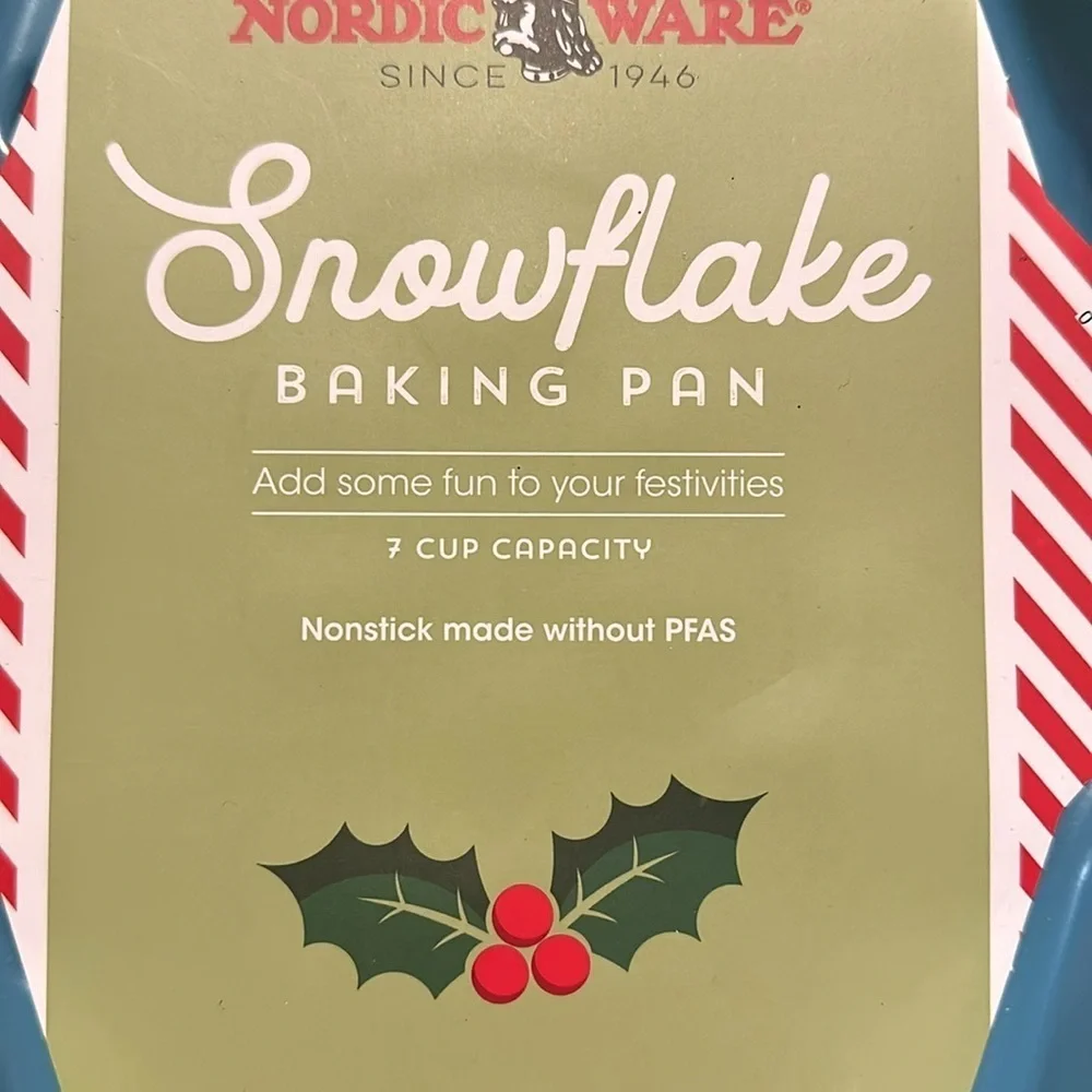 Nordic Ware Snowflake Baking Pan New